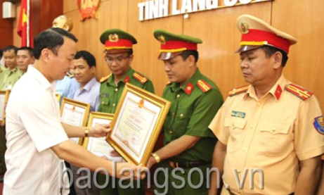 Kiên quyết ngăn chặn buôn lậu, gian lận thương mại và hàng giả