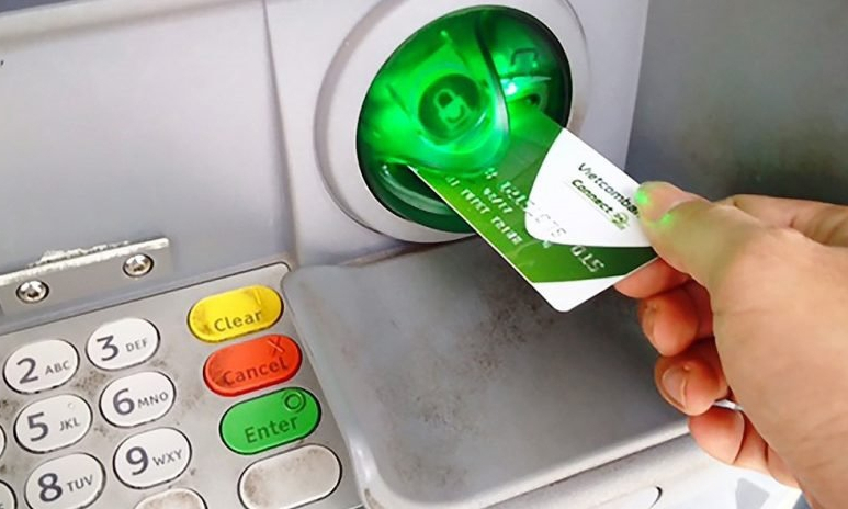 Yêu cầu các ngân hàng báo cáo việc tăng phí rút tiền qua ATM