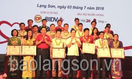 “Giọt hồng Xứ Lạng - năm 2018” và tôn vinh các tập thể, cá nhân tiêu biểu trong phong trào hiến máu tình