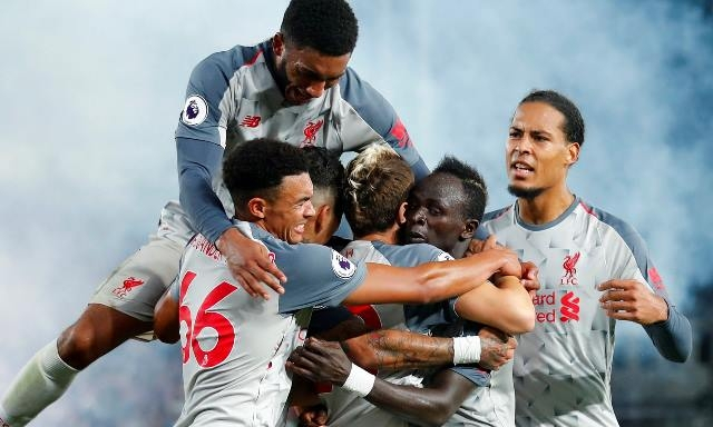 Thắng Crystal Palace 2-0, Liverpool tạm đứng nhì bảng