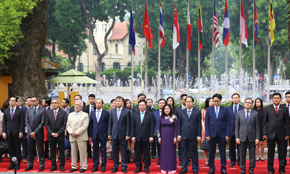 Việt Nam cam kết cùng ASEAN triển khai hiệu quả Tầm nhìn 2025