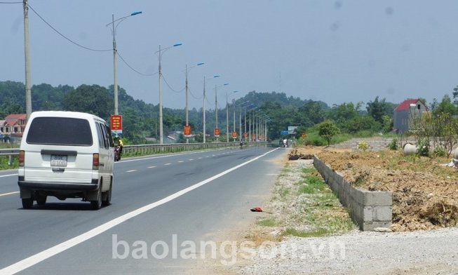 Quản lý hành lang an toàn giao thông quốc lộ 1A: Cần sự vào cuộc các cơ quan chức năng và chính quyền