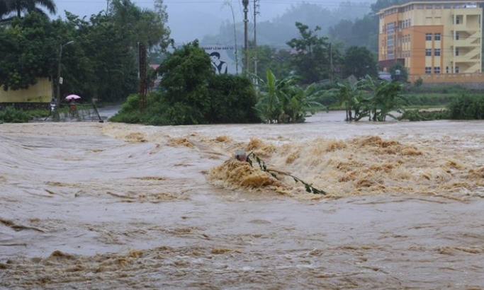 Lũ trên sông ở Thanh Hóa và Nghệ An tiếp tục lên, nguy cơ sạt lở đất