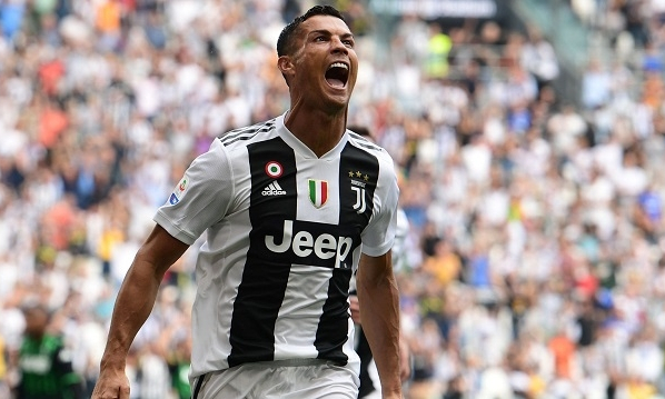 Ronaldo lập cú đúp đầu tiên cho Juventus