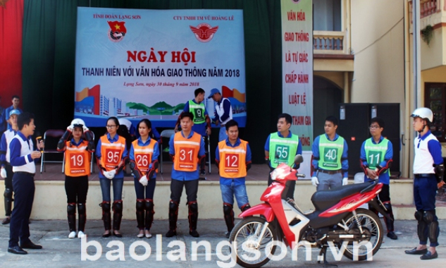 Gần 1.000 đoàn viên, thanh niên tham gia ngày hội thanh niên với văn hóa giao thông