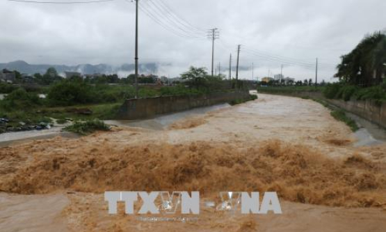 Áp thấp suy yếu kết hợp với gió Đông Nam gây mưa lớn ở Bắc Bộ