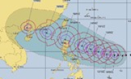 Bão số 5 suy yếu thành ATNĐ; siêu bão Mangkhut giật trên cấp 17