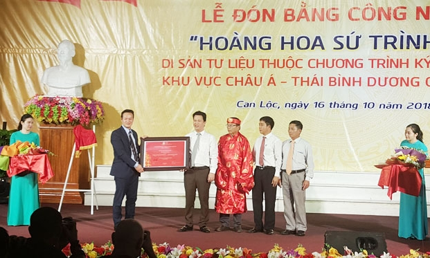 Hà Tĩnh đón bằng công nhận di sản thế giới “Hoàng hoa sứ trình đồ”