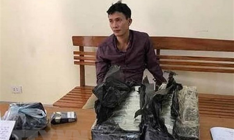 Nghệ An: Bắt hai đối tượng vận chuyển trái phép 30 bánh heroin