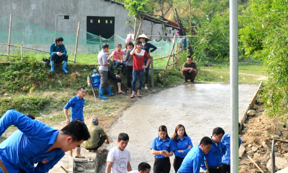 Xung kích xây dựng quê hương