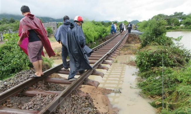 Mưa bão gây ngập lụt, hơn 10.000 hộ dân Bình Thuận phải sơ tán