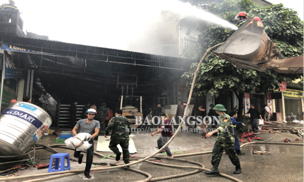 Lạng Sơn: Cháy cửa hàng vật liệu xây dựng tại thị trấn Đồng Đăng