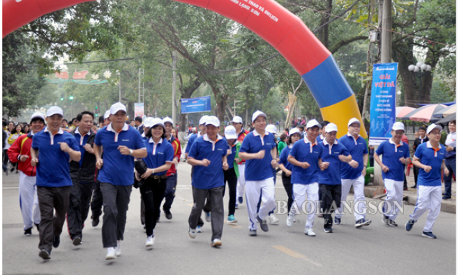 147 vận động viên tham dự giải việt dã “Cùng Sacombank chạy vì sức khoẻ cộng đồng”