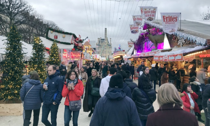 Thăm chợ Giáng sinh Paris