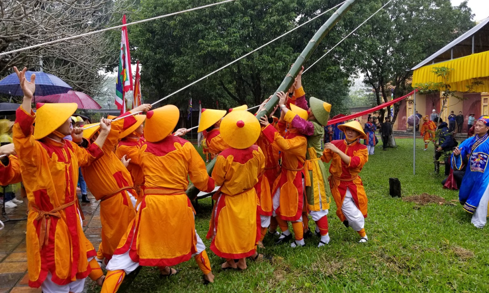 Hoàng cung Huế dựng nêu báo hiệu Tết đến