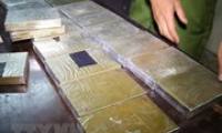 Lào Cai: Bắt hai đối tượng vận chuyển trái phép 10 bánh heroin