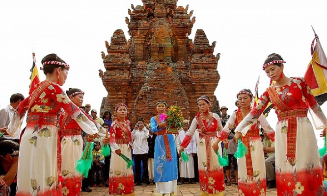 Sẽ trình UNESCO công nhận Lễ hội Katê là Di sản văn hóa phi vật thể đại diện của nhân loại