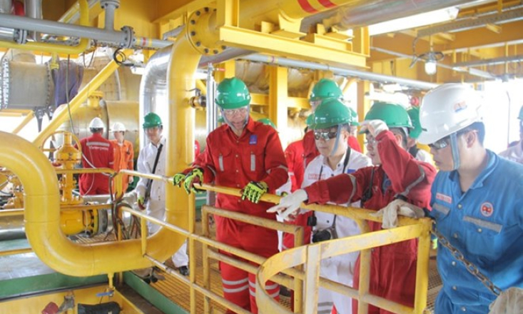 Đón xuân sớm trên những giàn khoan và công trình dầu khí biển