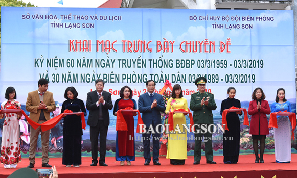 Khai mạc triển lãm về đề tài Bộ đội Biên phòng