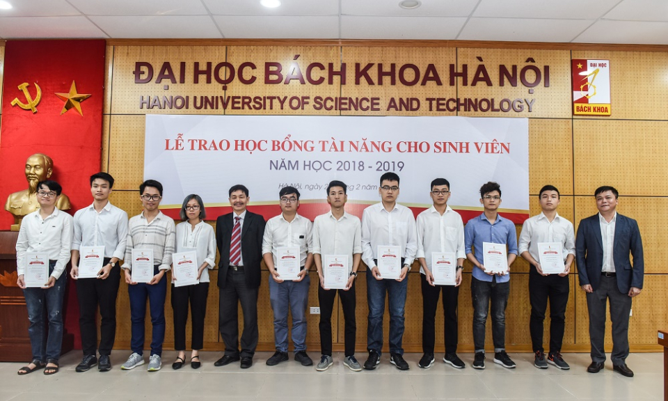 ĐHBK Hà Nội triển khai chính sách học bổng mới giúp sinh viên nghèo