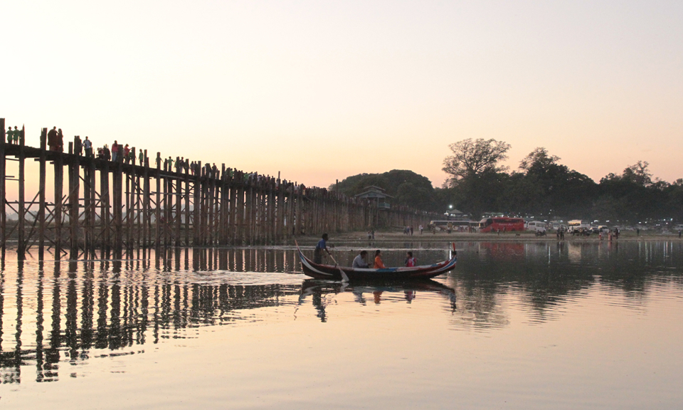 Dạo bước ở Mandalay cổ kính và thơ mộng