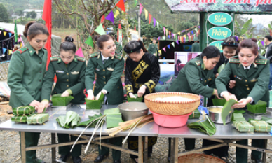 Xuân biên giới thắm tình quân dân