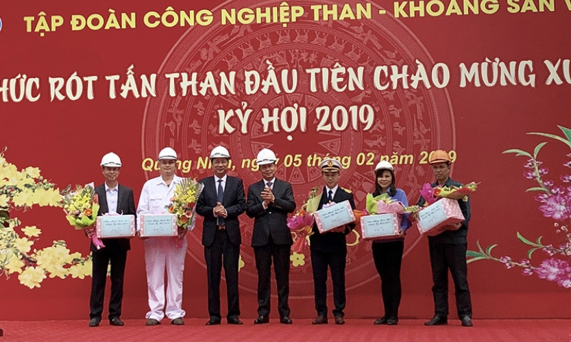 TKV rót hơn 40 nghìn tấn than trong ngày đầu Xuân