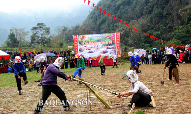 Bình Gia: Đặc sắc lễ hội Cầu mùa xã Mông Ân