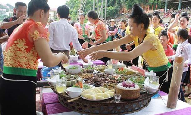 "Sắc màu các dân tộc Việt Nam" hướng tới ngày Giỗ Tổ