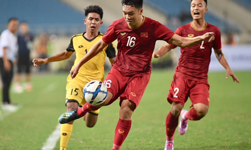 Thắng đậm Brunei 6-0, Việt Nam tạm dẫn đầu bảng