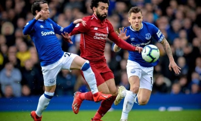 Bị Everton cầm chân, Liverpool mất ngôi đầu bảng