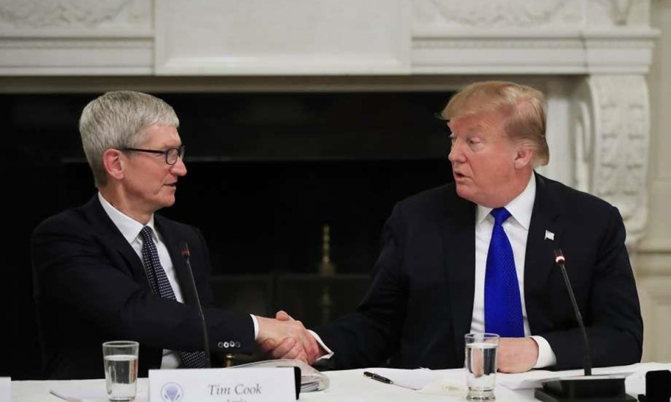 Tổng thống Trump gọi giám đốc Apple Tim Cook là 'Tim Apple'