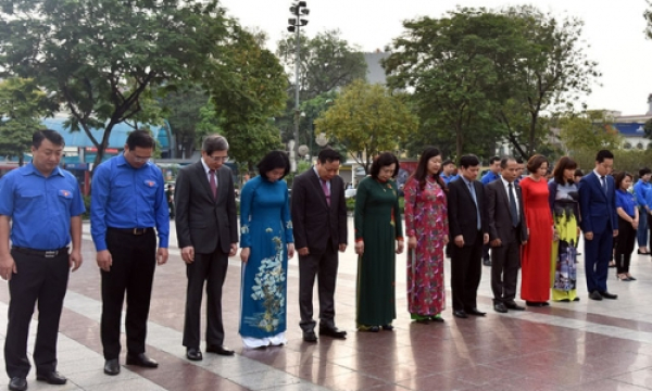 Lãnh đạo TP Hà Nội đặt hoa tưởng nhớ V.I.Lê-nin