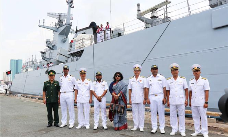 Tàu hải quân Bangladesh thăm hữu nghị Thành phố Hồ Chí Minh