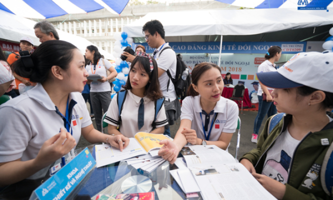 Việc làm và học phí là ưu tiên hàng đầu khi chọn trường