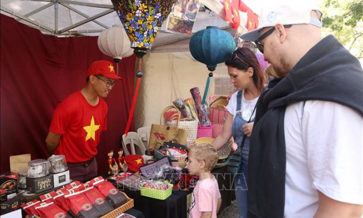 Giới thiệu văn hóa Việt tại hội chợ ASEAN Bazar ở Argentina