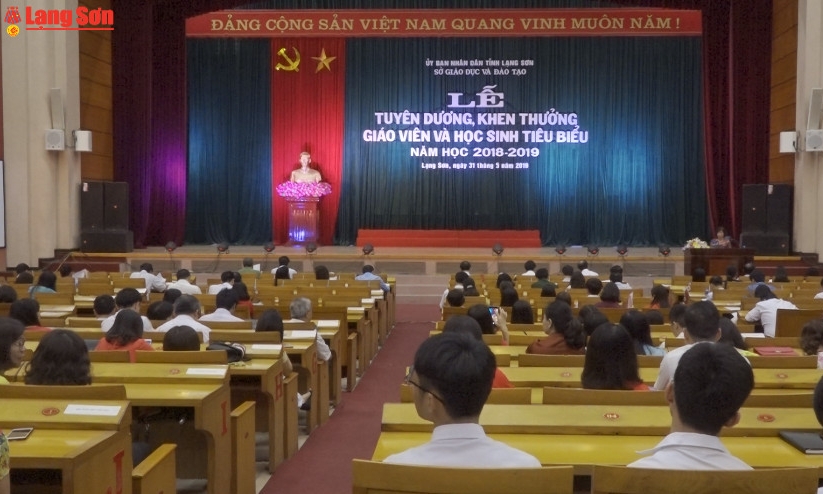 Lạng Sơn: Tuyên dương, khen thưởng giáo viên và học sinh tiêu biểu năm học 2018 - 2019