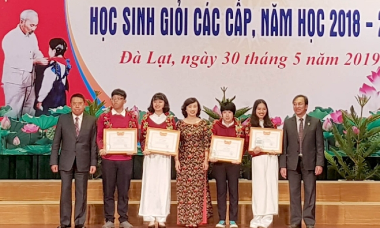 Bốn học sinh Đà Lạt đoạt giải ba cuộc thi Olympic Vật lý quốc tế