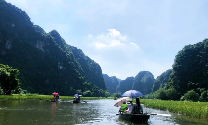 “Trốn” nóng tại những điểm du lịch gần Hà Nội dịp cuối tuần