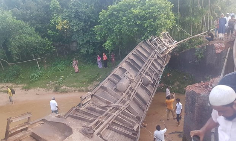 Tai nạn đường sắt tại Bangladesh, hơn 100 người thương vong