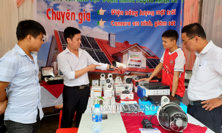 Trên 400 học sinh, sinh viên tham gia ngày hội việc làm