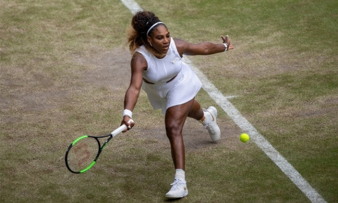 Serena vượt khó vào bán kết Wimbledon 2019