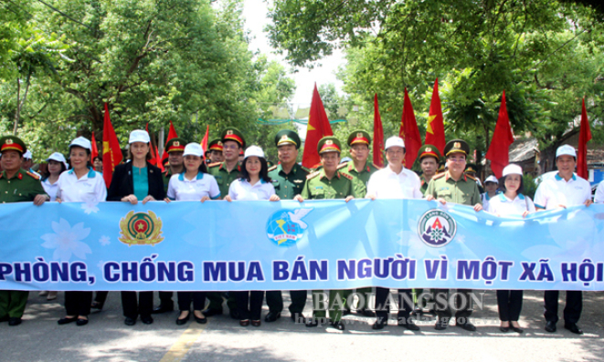 700 đại biểu dự mít tinh hưởng ứng “Ngày toàn dân phòng, chống mua bán người – 30/7”