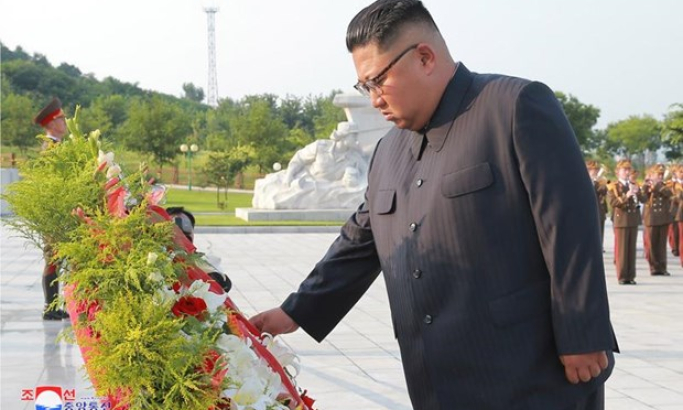 Ông Kim Jong-un viếng nghĩa trang liệt sỹ chiến tranh Triều Tiên