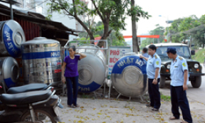 Vi phạm hành lang an toàn giao thông: Khó khăn trong xử lý