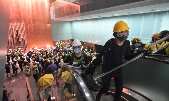 Chính quyền Hong Kong lên án người biểu tình hành động quá khích