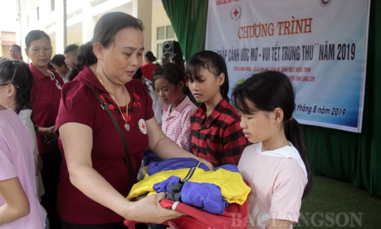 Chi Lăng: Chương trình “Chắp cánh ước mơ - vui Tết Trung thu” năm 2019