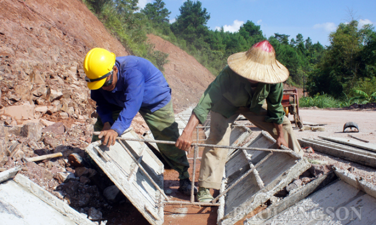 Đẩy nhanh thi công cầu Pò Háng và các đoạn tránh ngập quốc lộ 31