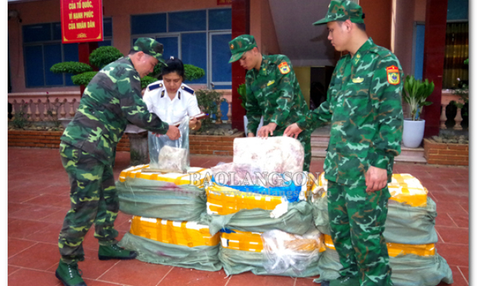 Bộ đội Biên phòng ngăn chặn thực phẩm nhập lậu