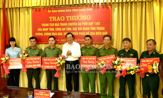 Trao thưởng thành tích đấu tranh phá chuyên án phối hợp 116T